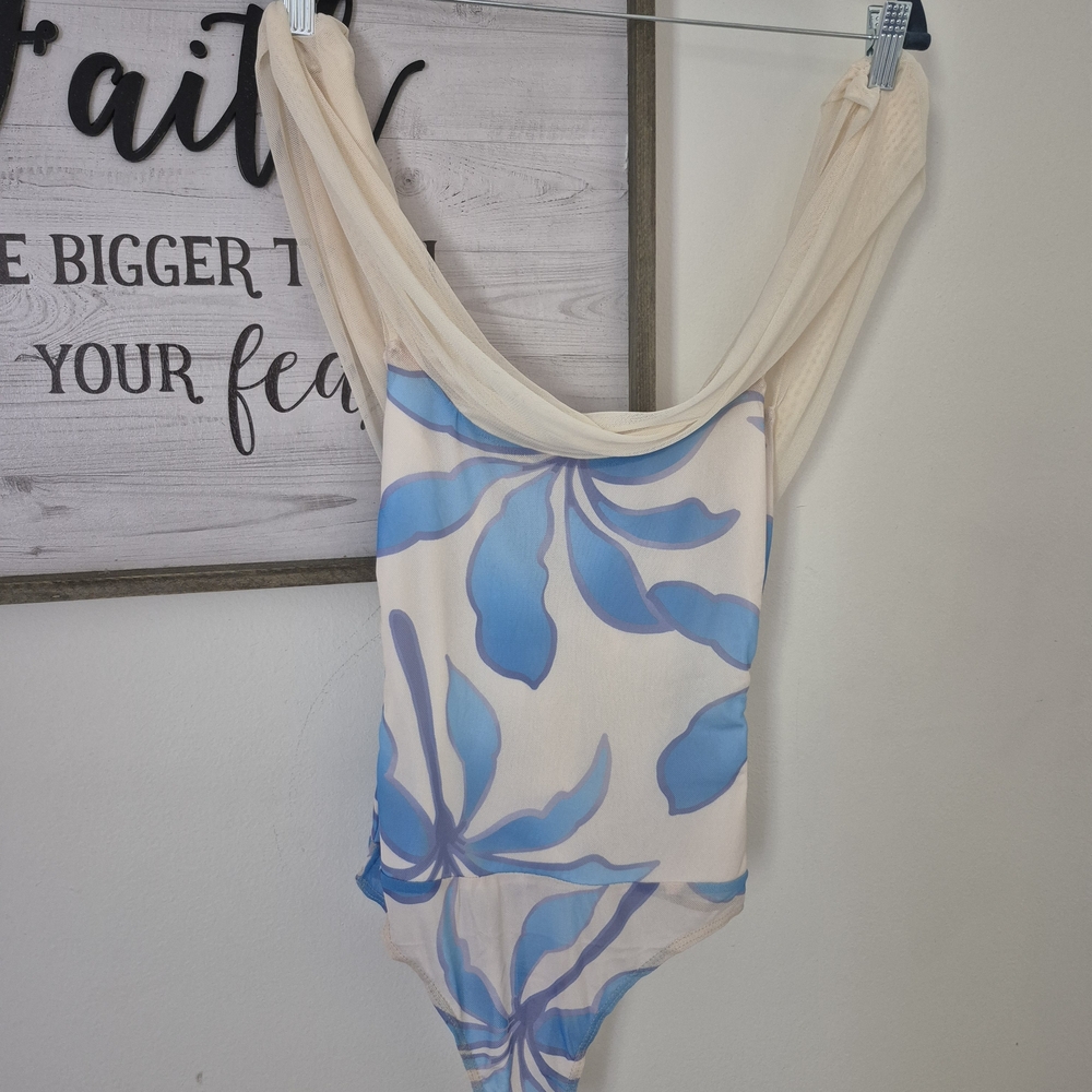 Elegant Blue and Cream Floral Bodysuit - Picture 11 of 11